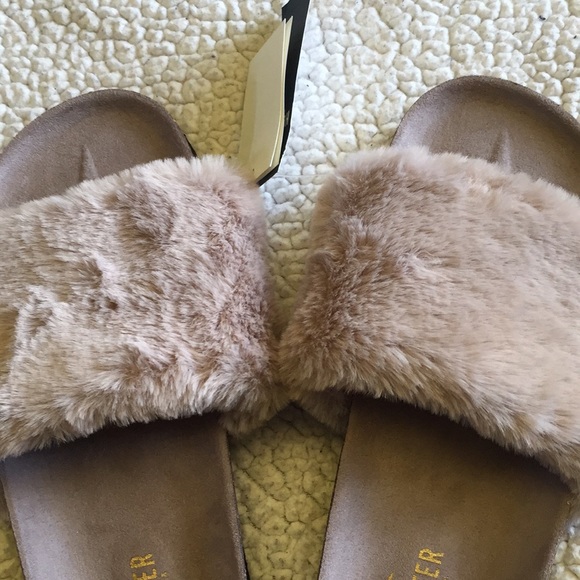 Hollister furry slides - Picture 4 of 8